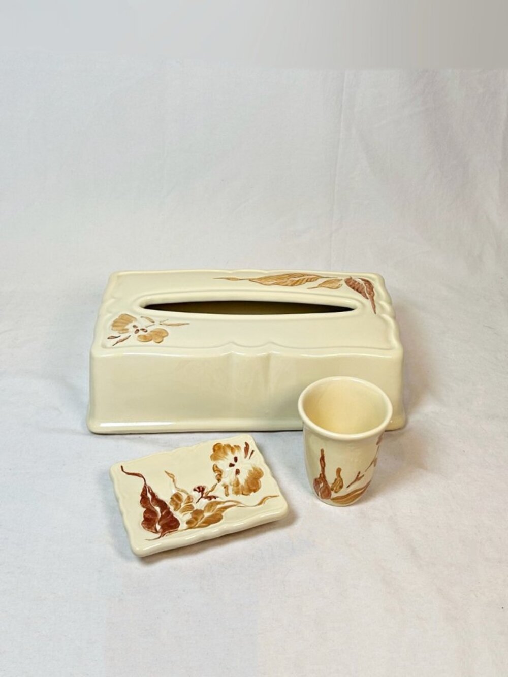 Vintage Royal Haeger 3 Piece Floral Bathroom Set Tissue Box Cup Soap Dish